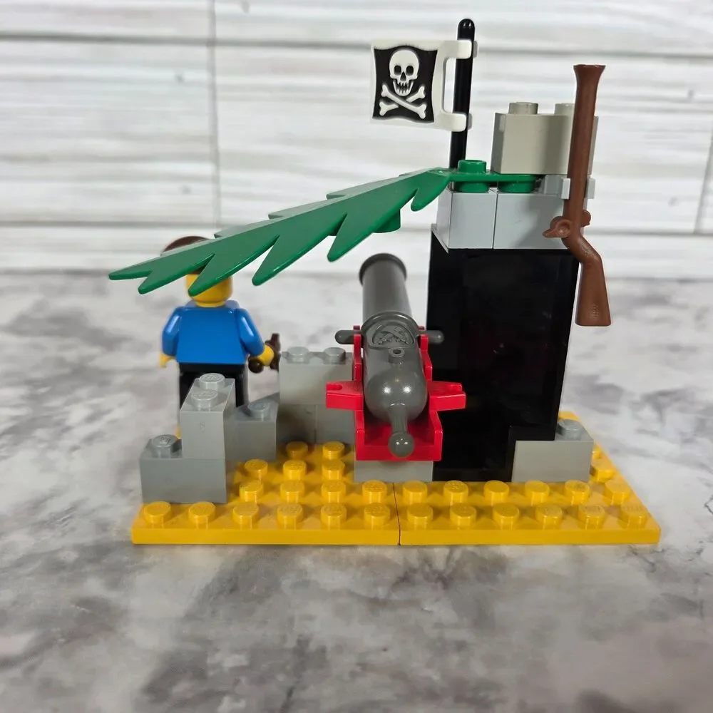 LEGO Pirates Battle Cove Set 1492 Complete Set With Manual and Polybag - Picture 5 of 9